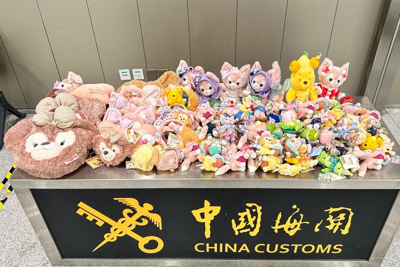 海關(guān)護(hù)航“618”百萬(wàn)包裹出?！凹铀倥堋保▓D）