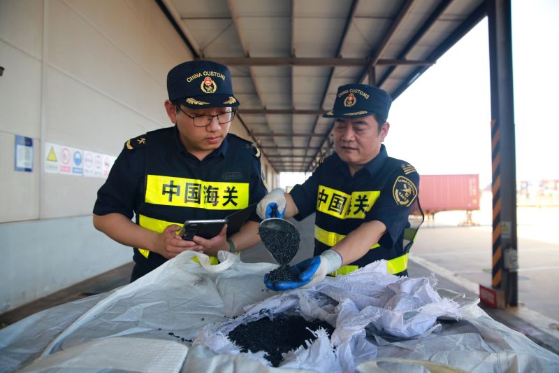 進口?；贰傲惴e壓” 海關(guān)新模式破解高溫季通關(guān)難題