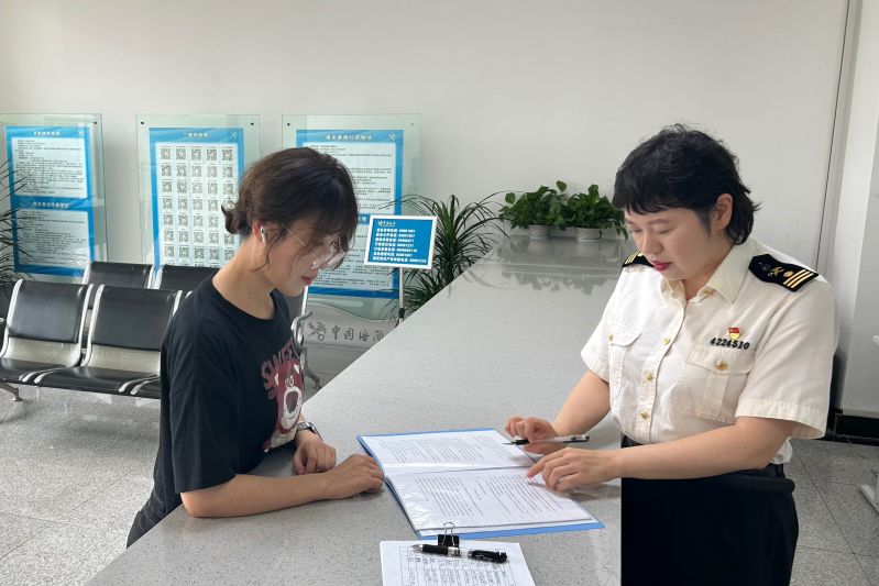 青島空港口岸實現(xiàn)“一次過檢，兩檢合一”（圖）